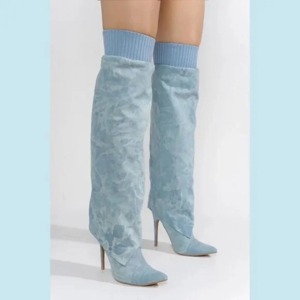 Cape Robbin Light Wash Denim 4 1/2 
